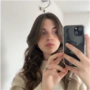 studentessa liceale che desidera fare ripetizioni di materie umanistiche